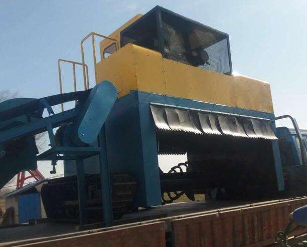 雞糞翻堆機(jī)實拍