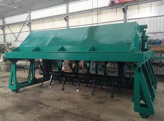 秸稈有機(jī)肥生產(chǎn)設(shè)備實拍