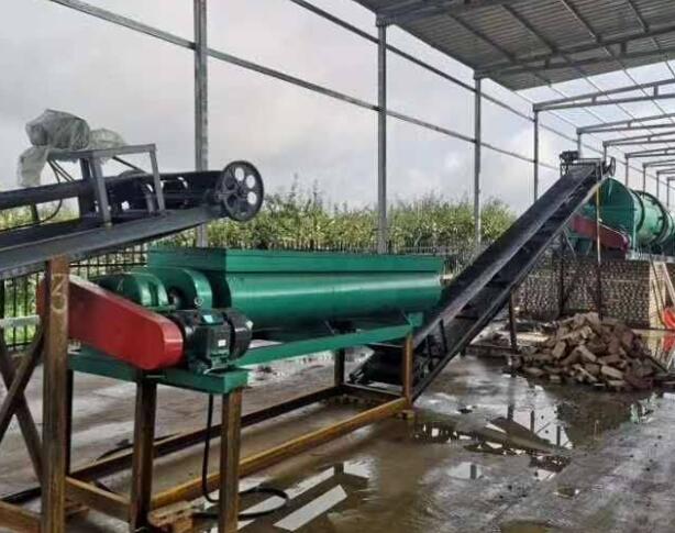 養(yǎng)殖場(chǎng)怎么利用豬糞發(fā)酵腐熟制作有機(jī)肥料？